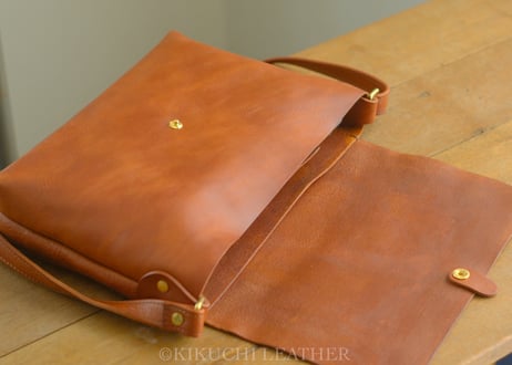 一点限り《GINO》Flap Shoulder Bag ブラウン　le086