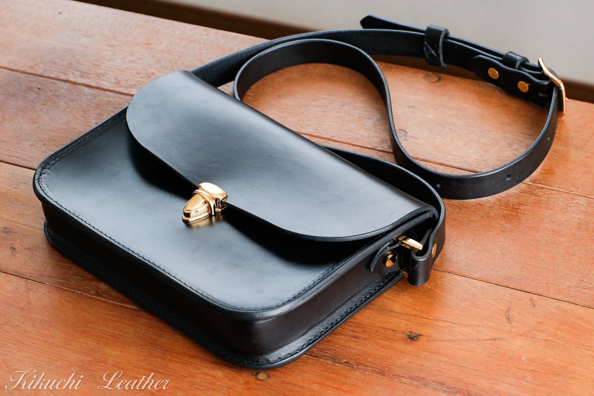 ヴィンテージ　マガジン ショルダーバッグ MIYABI》ヴィンテージポストショルダーバッグ ブラック