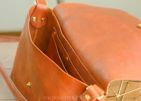 一点限り《GINO》Flap Shoulder Bag ブラウン　le086