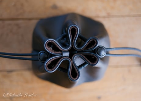 《WATERPROOF LEATHER》巾着カメラポーチ　Sサイズ　ブラック