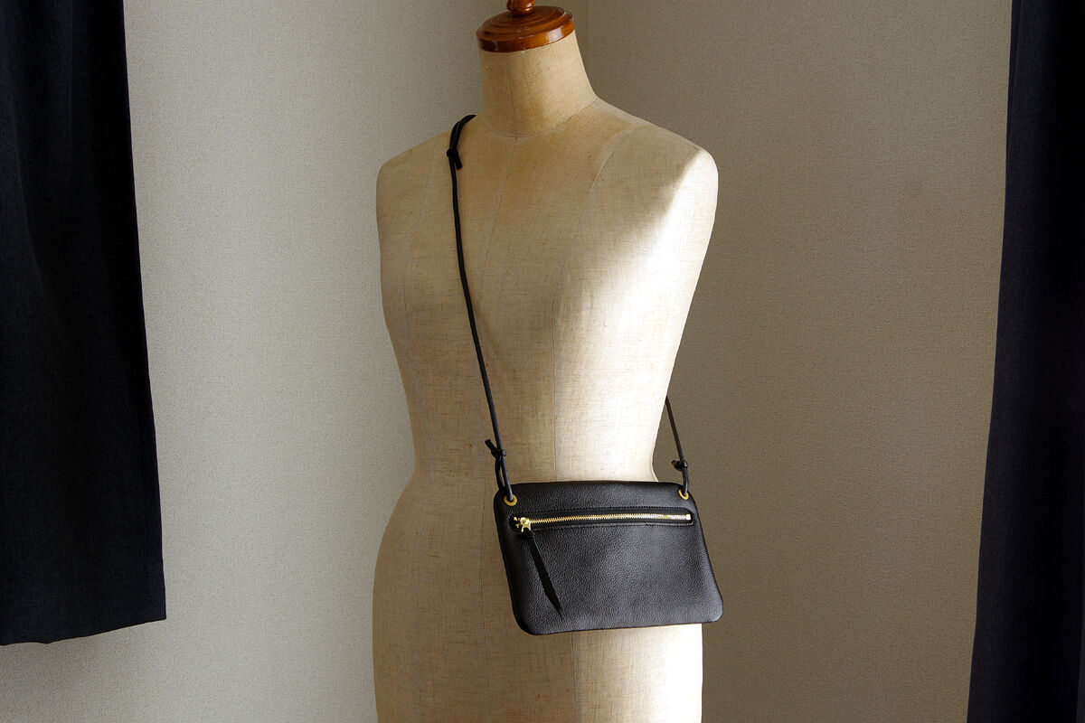 LIONA》フラットレザーサコッシュ《5colors》 | KIKUCHI LEATHER