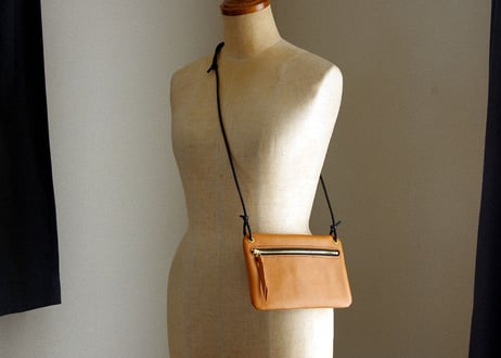 《LIONA》フラットレザーサコッシュ《5colors》