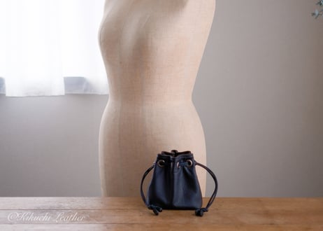《WATERPROOF LEATHER》巾着カメラポーチ　Sサイズ　ブラック