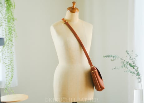 一点限り《GINO》Flap Shoulder Bag ブラウン　le086