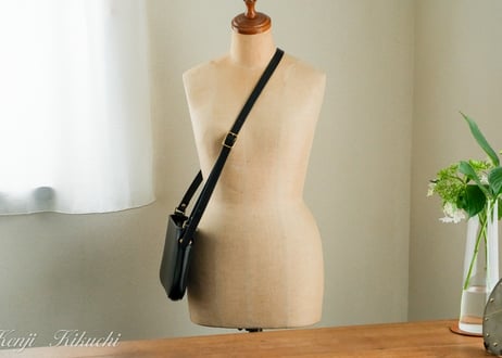 一点仕立て《Oil Nume》Curve Line Shoulder Bag　LE094