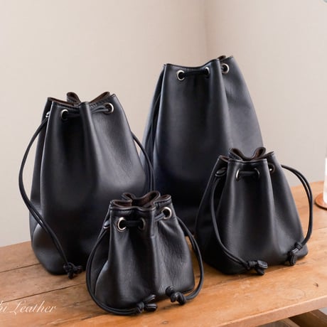 《WATERPROOF LEATHER》巾着カメラポーチ　Mサイズ　ブラック