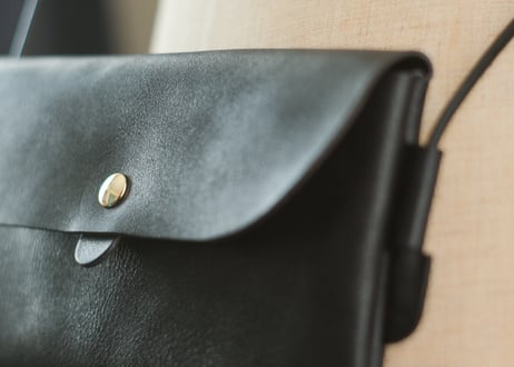 一点もの《GINO》Leather Slim Pochette ブラック  le069