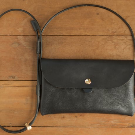 一点もの《GINO》Leather Slim Pochette ブラック  le069