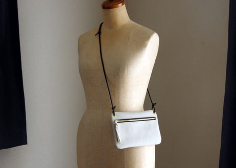 《LIONA》フラットレザーサコッシュ《5colors》