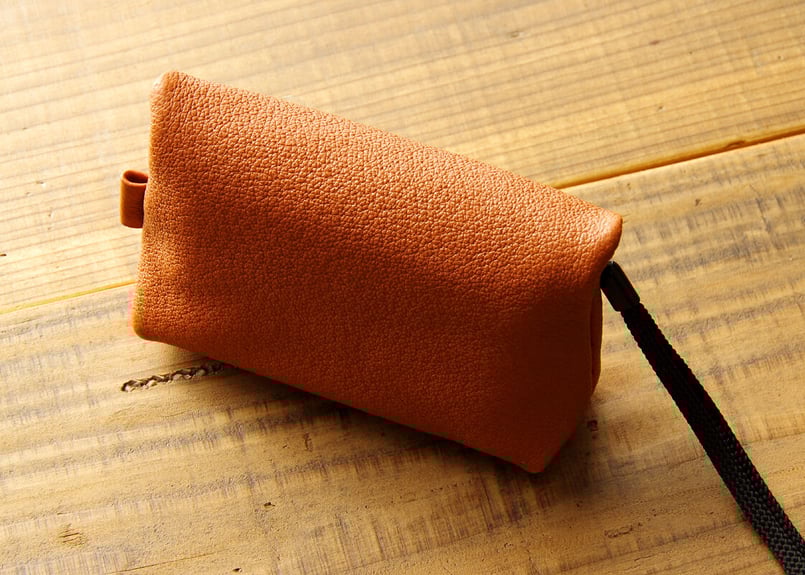 AKA RETTE ビジュ良しカメラ 画角切替 革ケース付 AKA RETTE ビジュ良しカメラ 画角切替 革ケース付 RUSSETY》コンパクト