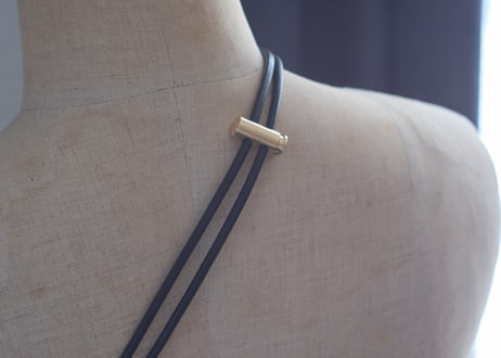 レザースマホショルダーストラップ – Solid Brass
