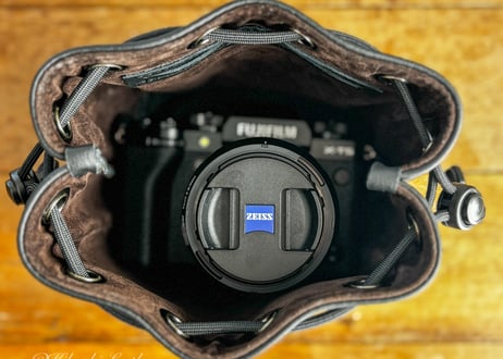 一点限り《WATERPROOF LEATHER》巾着カメラポーチ　LLサイズ　ブラック　le088