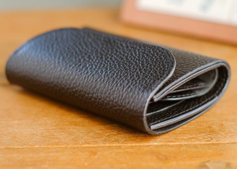 一点限り《GRATIA》Trifold Middle Wallet　Black LE105