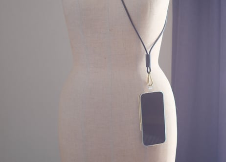 レザースマホショルダーストラップ – Solid Brass