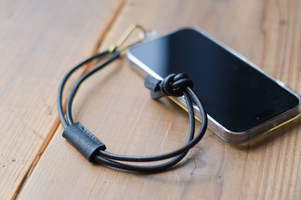 Cow Leather》レザースマホストラップ ハンドタイプ | KIKUCHI