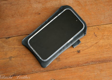 《DINA》本革レザースリーブケース Large iPhone・Android対応（iPhone17 Pro Max / 16 Plus 等） スマホケース《2colors》