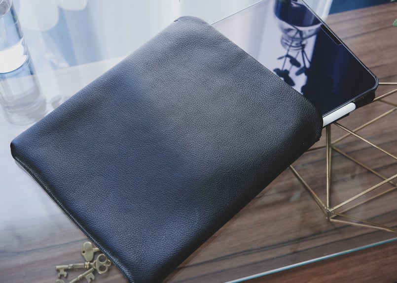 Apple - iPad Pro 12.9インチ用 純正レザースリーブ ブラック Amazon.co.jp: Leather iPad Case 本革 スリーブケース iPadPro