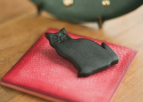 《Buono》Leather Cat Brooch（キャットブローチ）《2colors》
