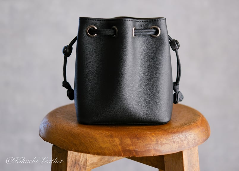 WATERPROOF LEATHER》巾着カメラポーチ Lサイズ ブラック