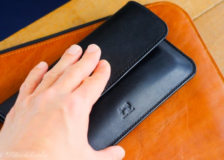 一点もの少し訳あり《RIVER》レザーフラップケース Large  iPhone・スマホケース　ブラック  le061