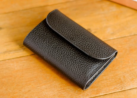 一点限り《GRATIA》Trifold Middle Wallet　Black LE105
