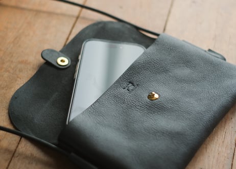 一点もの《GINO》Leather Slim Pochette ブラック  le069