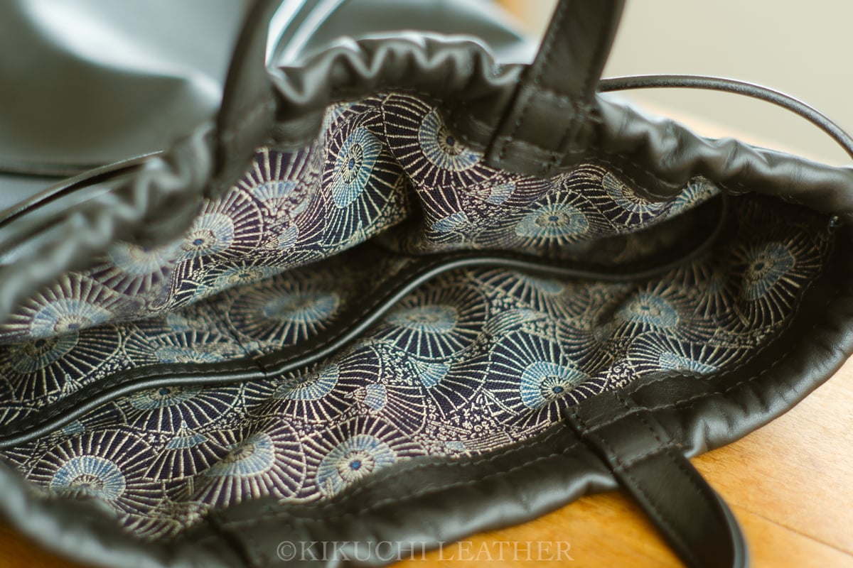 【handmade】 レザーナップサック WATERPROOF LEATHER》レザーナップサック black | KIKUCHI L