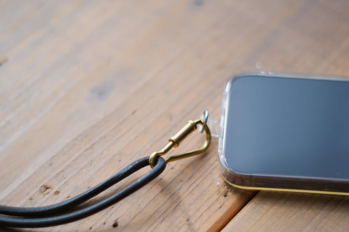 レザーハンドストラップ – Solid Brass | KIKUCHI LEATHER