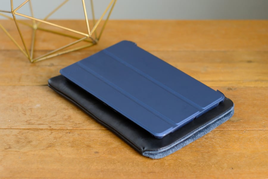 本革イタリアンレザー iPad mii スリーブケース 選べるカラー グリーン LIONA》iPad mini 8.3インチ レザースリーブケース 《5colors