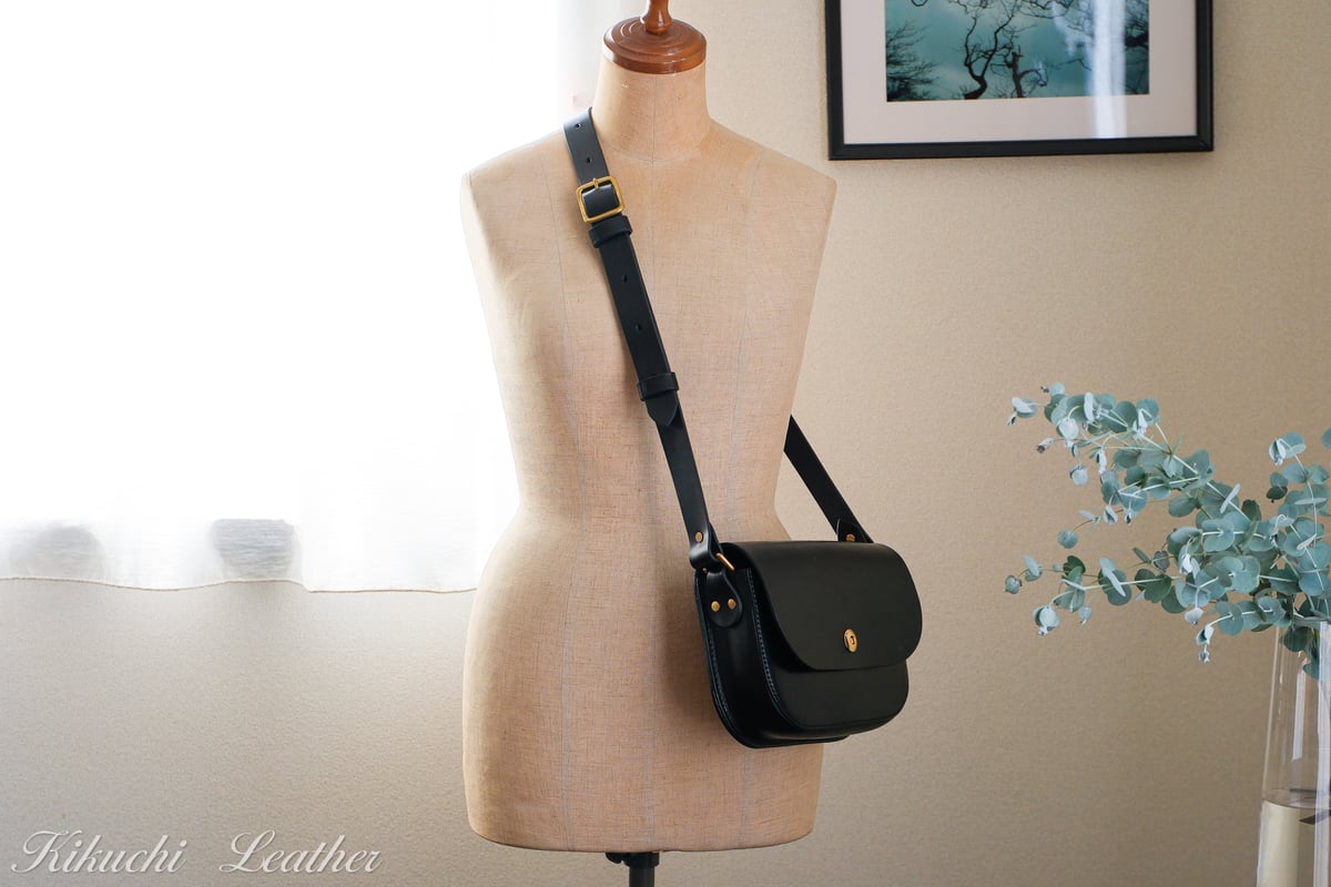 CTHY ビックハーフムーンショルダーバック ブラウン、 BIG HALF MOON SHOULDER BAG | CTHY
