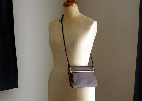 《LIONA》フラットレザーサコッシュ《5colors》