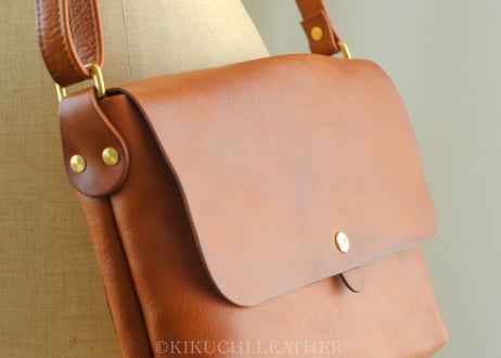 一点限り《GINO》Flap Shoulder Bag ブラウン　le086
