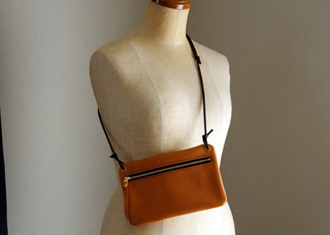 《LIONA》フラットレザーサコッシュ《5colors》