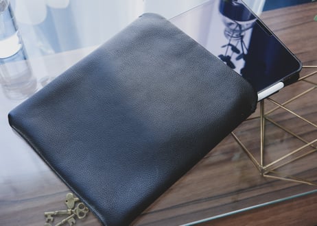 《LIONA》本革レザースリーブケース iPad 11/10.9インチ《5colors》