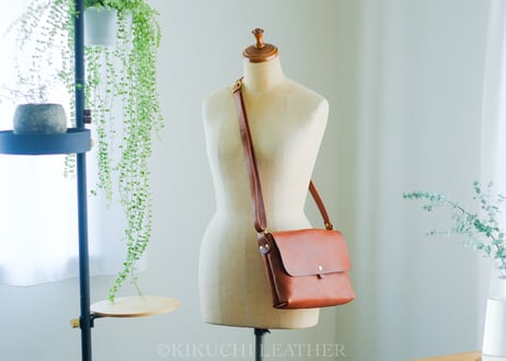 一点限り《GINO》Flap Shoulder Bag ブラウン　le086
