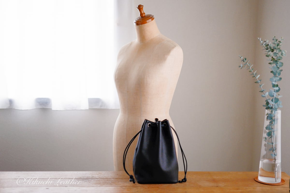 WATERPROOF LEATHER》巾着カメラポーチ Lサイズ ブラック