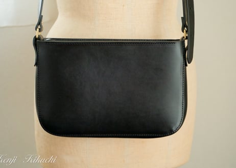 一点仕立て《Oil Nume》Curve Line Shoulder Bag　LE094