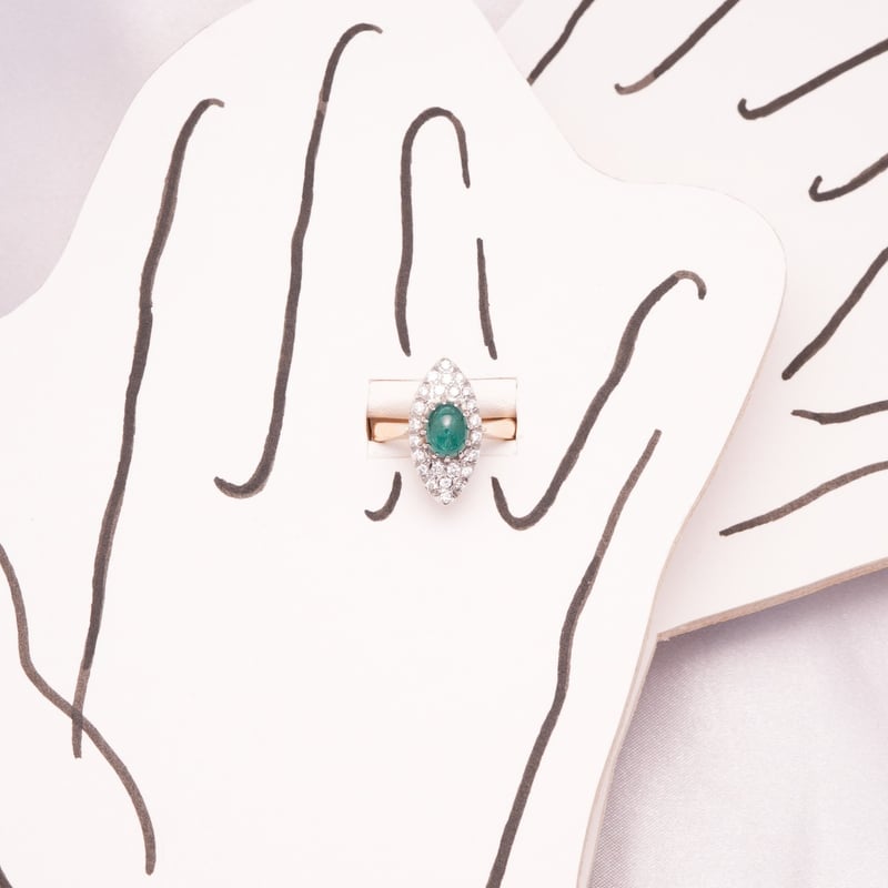 カボションエメラルド手彫りリング エメラルド(カボション) 1.7ct ダイヤモンド 0.7ct プラチナ リング