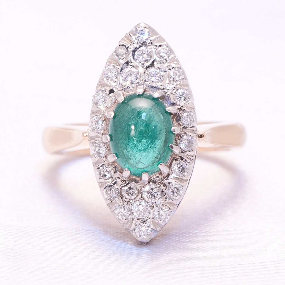 カボションカットエメラルドとダイヤモンドの指輪 / E0520 | まいにち