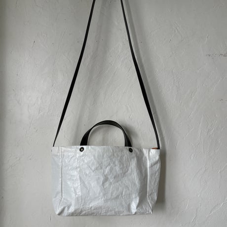 散歩バッグzip &ショルダー　白ビニールx革丸(シルバー)