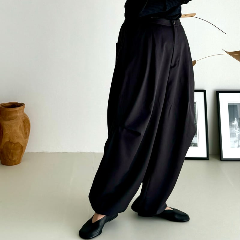 WOOL WIDE TUCK PANTS/CHACOAL BROWN | ARGUE