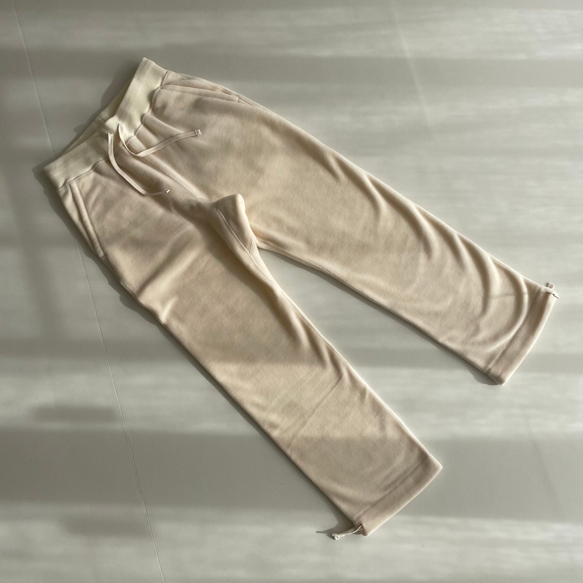 argue ITALY MICRO FLEECE PANTS MILK - パンツ