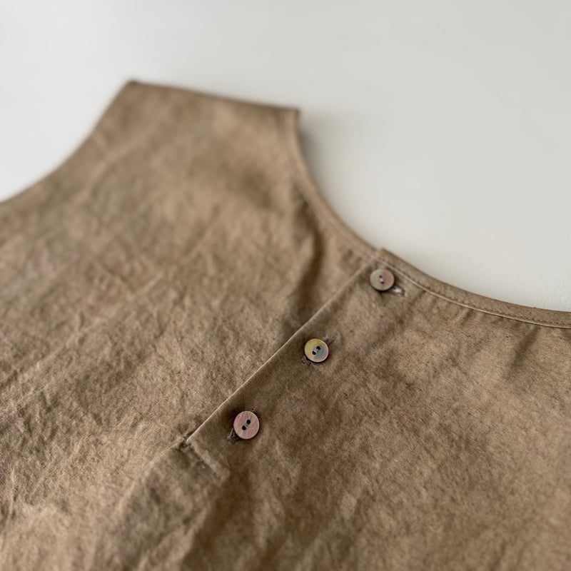 BUFFY VINTAGE SLEEVELESS BLOUSE/DARK CAMEL | ARGUE