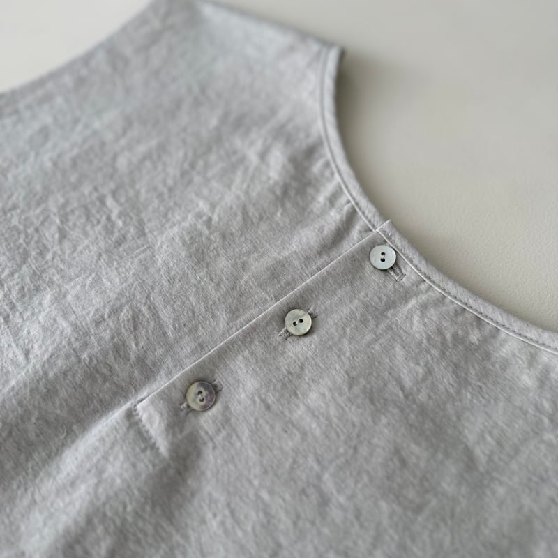BUFFY VINTAGE SLEEVELESS BLOUSE/MIST GRAY | ARGUE