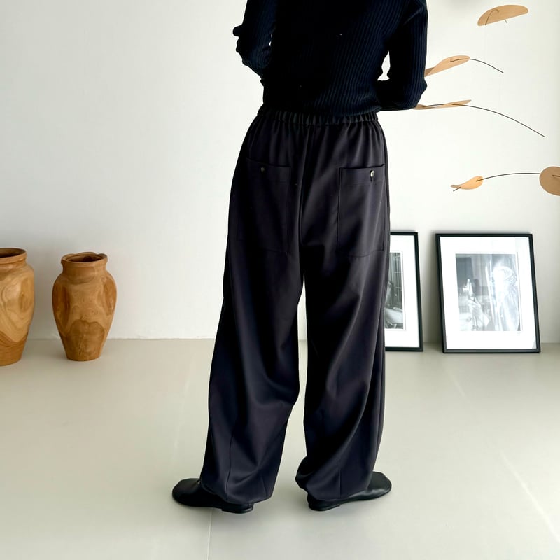 WOOL WIDE TUCK PANTS/CHACOAL BROWN | ARGUE