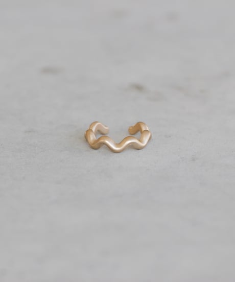 UNE ear cuff