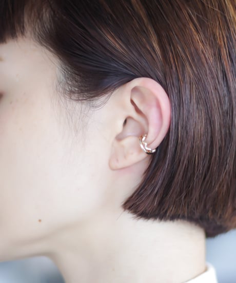 UNE ear cuff