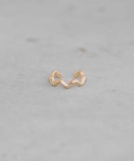 UNE ear cuff