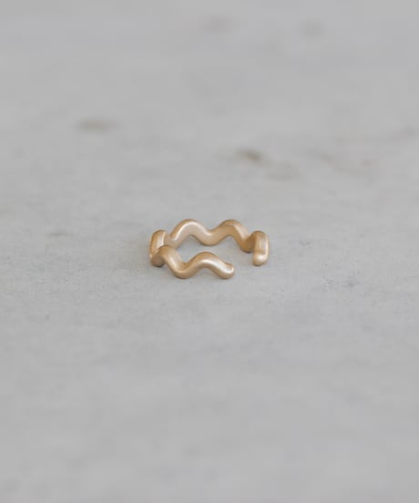 UNE ear cuff