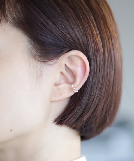 UNE ear cuff